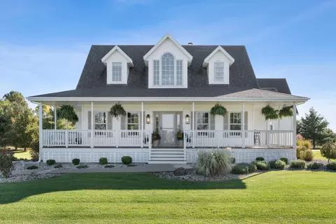 10274 Stanton St, Zeeland, MI 49464