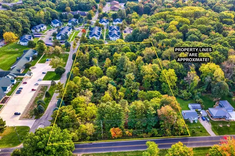 221 Barr St, Hillsdale, MI 49242