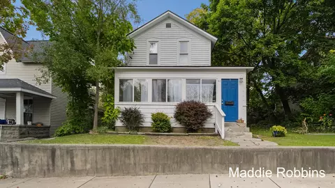 41 Grove St NE, Grand Rapids, MI 49505