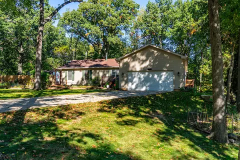 3327 Shimmons Rd, Auburn Hills, MI 48326