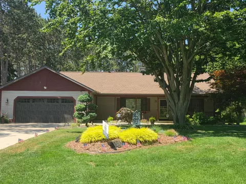 12087 Sandy Woods Dr, Grand Haven, MI 49417