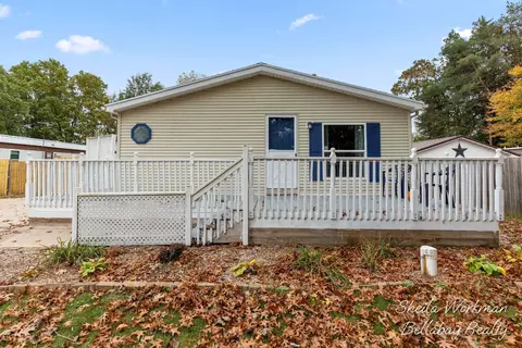 1556 Pinedale Dr, Hastings, MI 49058