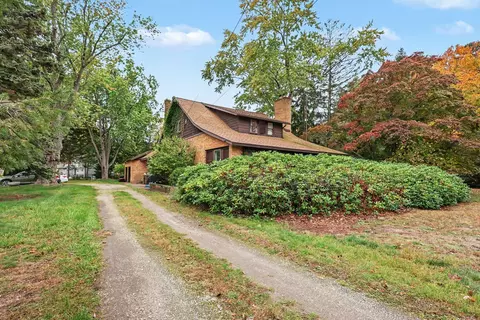 1739 Hendrick Rd, Norton Shores, MI 49441