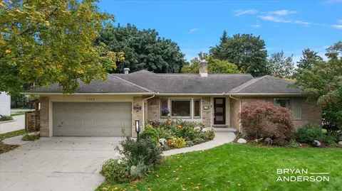 2504 Beechwood Dr SE, Grand Rapids, MI 49506