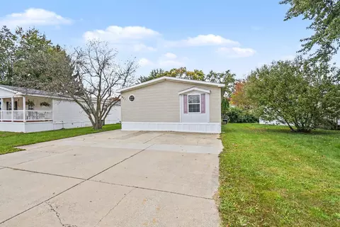 471 N Kippen Dr SE, Grand Rapids, MI 49548