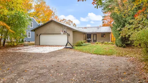 10833 Otahnagon Dr, Stanwood, MI 49346