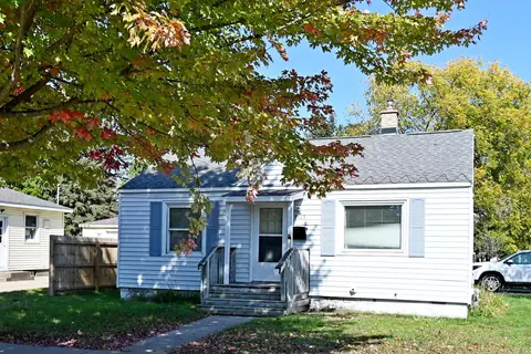1549 Pennoyer Ave, Grand Haven, MI 49417
