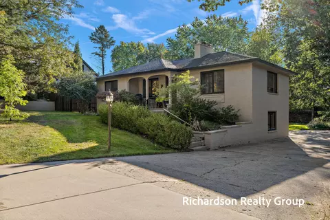 218 Grand Ave, Grand Haven, MI 49417