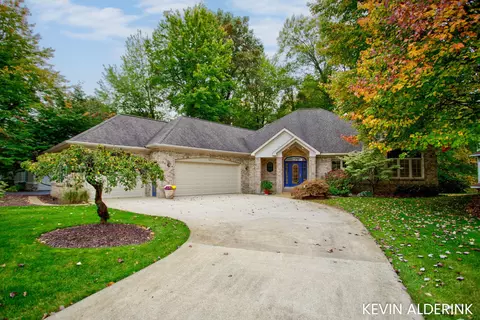 14688 Creek Edge Dr, Holland, MI 49424