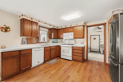 Kitchen - 9897 Fleming Rd, Dexter, MI 48130 photo 2 of 4
