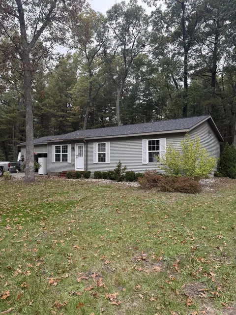 26 E Cedar Rd, Twin Lake, MI 49457