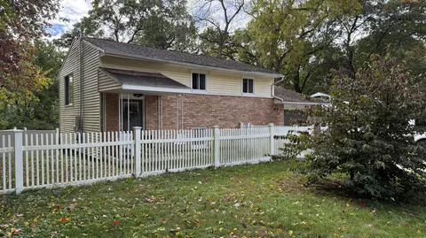 1117 Westlake Woods Dr, Battle Creek, MI 49037