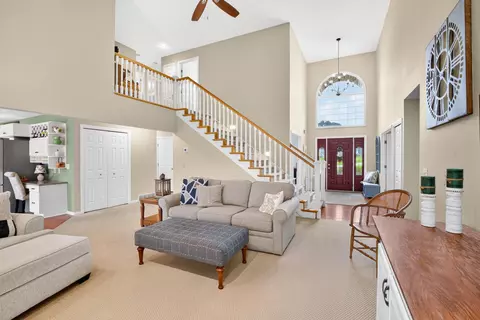 Entry Way - 336 Hyder Circle Dr, Plainwell, MI 49080 photo 2 of 4