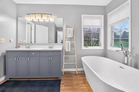 Bath - 336 Hyder Circle Dr, Plainwell, MI 49080 photo 2 of 5
