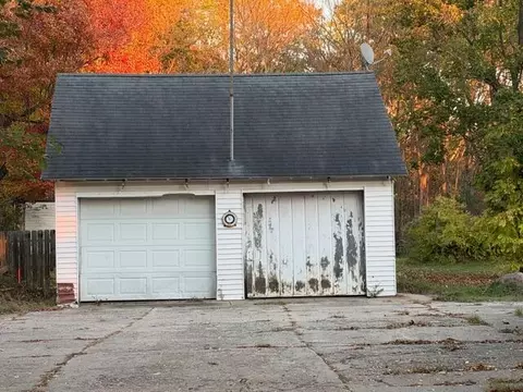 Exterior - 13016 S Mason Dr, Grant, MI 49327 photo 5 of 7