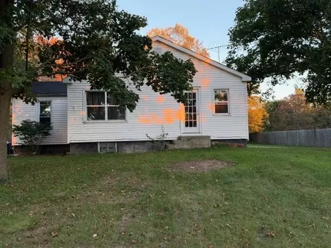 Exterior - 13016 S Mason Dr, Grant, MI 49327 photo 6 of 7