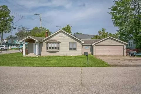 1400 Bamford Dr, Waterford, MI 48328