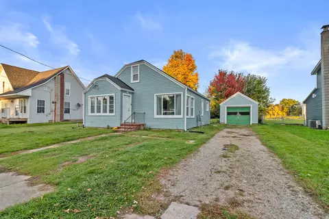 2421 Pearl St, Shelbyville, MI 49344