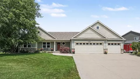 15463 Woodrush Dr, Grand Haven, MI 49417