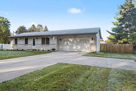 46 Tanner Lake Rd, Hastings, MI 49058