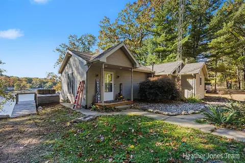 531 Lake Dr, Six Lakes, MI 48886