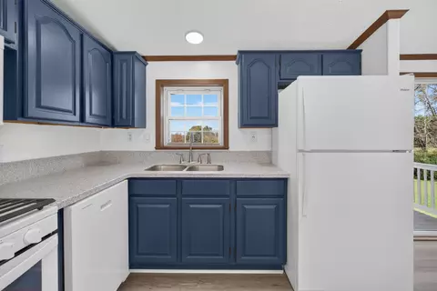 Kitchen - 10570 Case Rd, Brooklyn, MI 49230 photo 2 of 5
