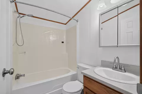 Bath - 10570 Case Rd, Brooklyn, MI 49230 photo 3 of 3