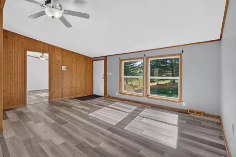 Living - 10570 Case Rd, Brooklyn, MI 49230 photo 6 of 6