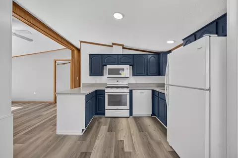 Kitchen - 10570 Case Rd, Brooklyn, MI 49230 photo 4 of 5