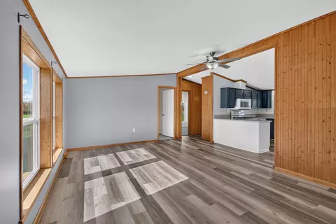 Living - 10570 Case Rd, Brooklyn, MI 49230 photo 2 of 6