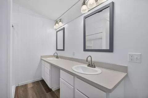 Bath - 10570 Case Rd, Brooklyn, MI 49230 photo 1 of 3