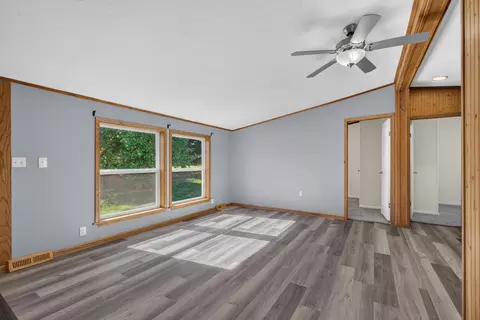Living - 10570 Case Rd, Brooklyn, MI 49230 photo 4 of 6