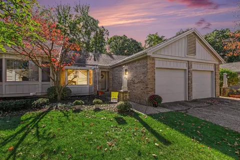 49 Skyline Cir NW, Grand Rapids, MI 49504