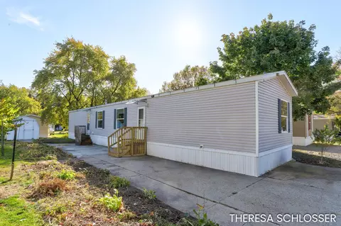 14504 Winding Creek Ln, West Olive, MI 49460