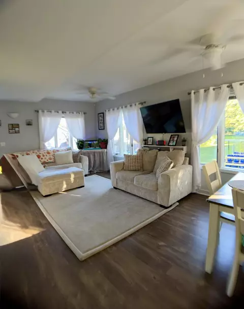 Living - 112 Walnut St, Brooklyn, MI 49230 photo 1 of 3