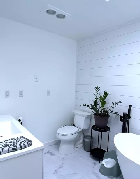 Bath - 112 Walnut St, Brooklyn, MI 49230 photo 2 of 4