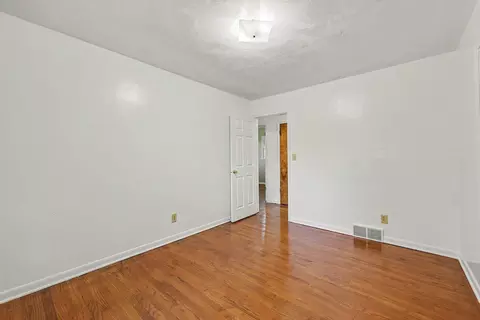 Bedroom - 12485 S Custer Rd, Dundee, MI 48131 photo 1 of 6
