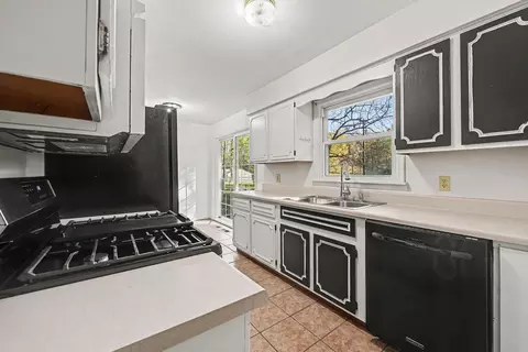 Kitchen - 12485 S Custer Rd, Dundee, MI 48131 photo 1 of 3