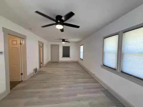 Living - 635 Madison St, Jackson, MI 49202 photo 1 of 4