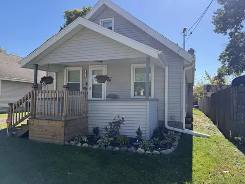 Exterior - 635 Madison St, Jackson, MI 49202 photo 3 of 7