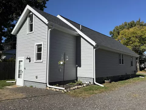Exterior - 635 Madison St, Jackson, MI 49202 photo 1 of 7