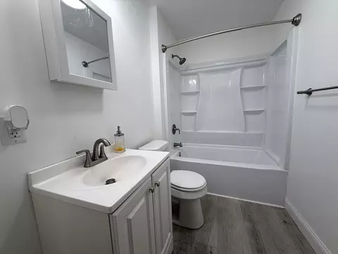 Bath - 635 Madison St, Jackson, MI 49202 photo 1 of 2
