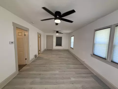 Living - 635 Madison St, Jackson, MI 49202 photo 4 of 4