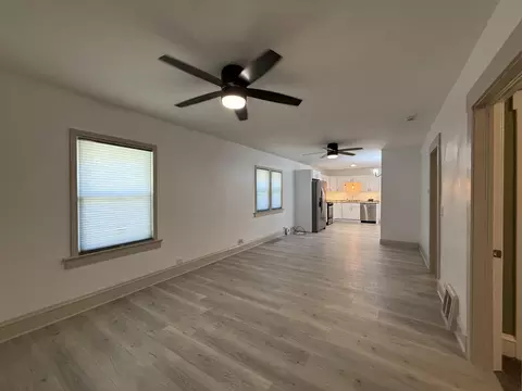 Living - 635 Madison St, Jackson, MI 49202 photo 3 of 4
