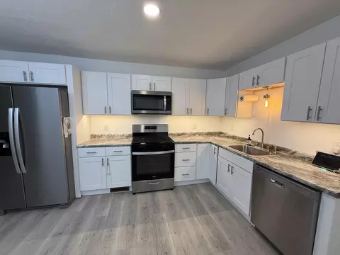 Kitchen - 635 Madison St, Jackson, MI 49202 photo 4 of 5