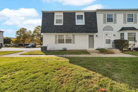 270 Aqueduct Dr, Walled Lake, MI 48390