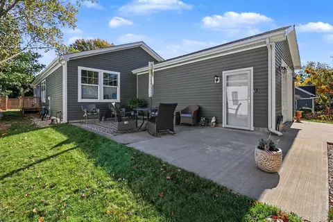 722 N Delia St, Ludington, MI 49431