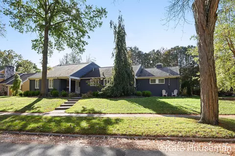 2121 E Shiawassee Dr SE, Grand Rapids, MI 49506
