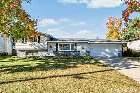 5543 Edgelawn Dr SE, Kentwood, MI 49508