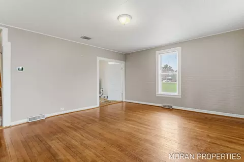 Living - 215 2nd Ave, Big Rapids, MI 49307 photo 10 of 12